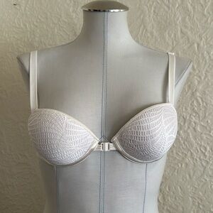 Wonderbra White Crochet Front Closure Push-Up Bra 34A